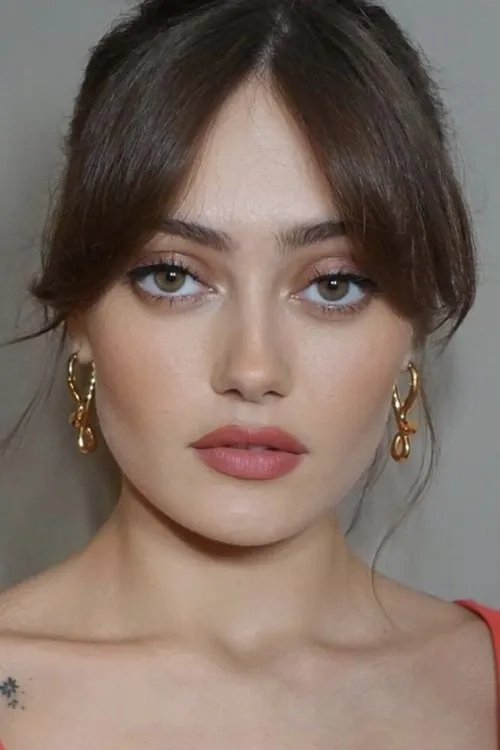 Ella Purnell photo