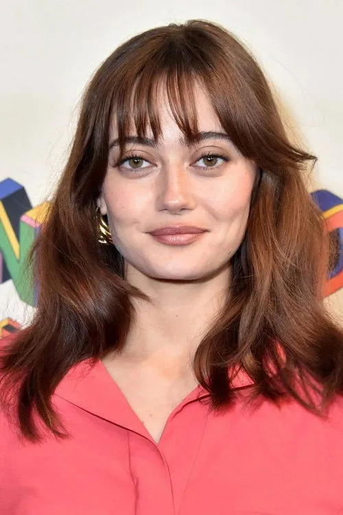 Ella Purnell photo