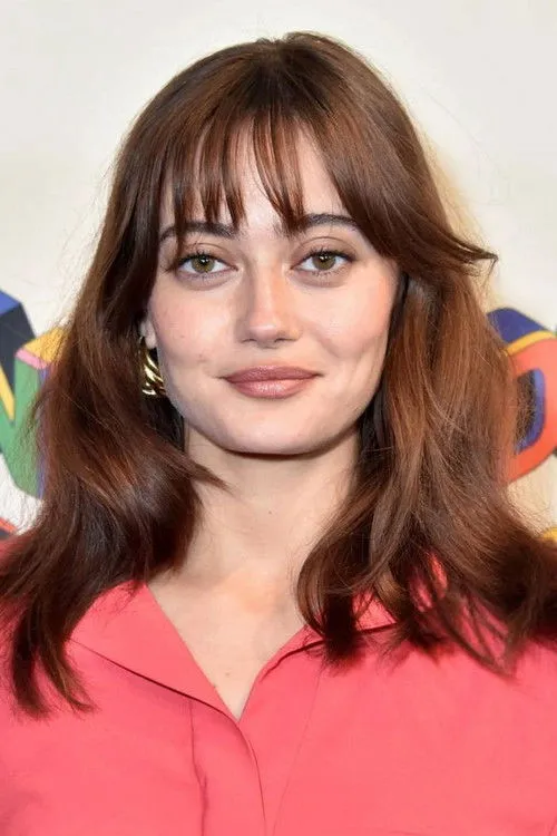Ella Purnell photo