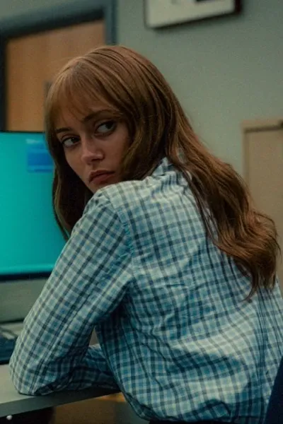 Ella Purnell photo