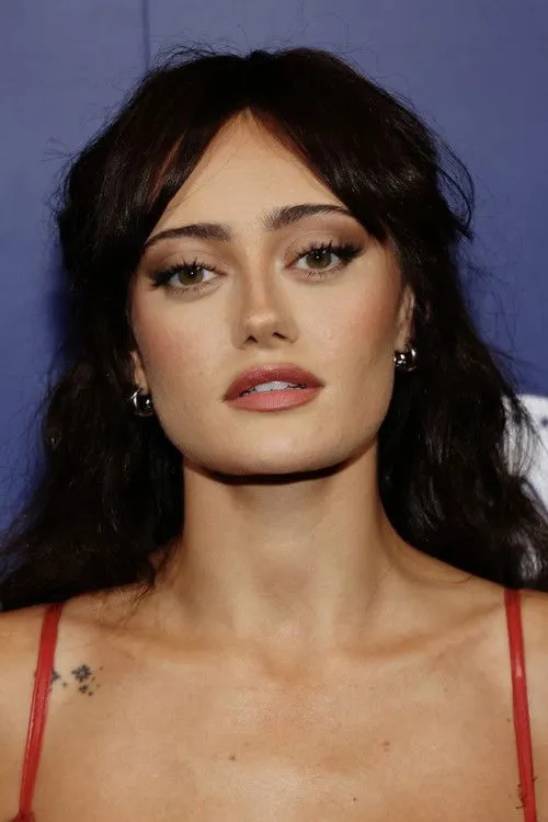 Ella Purnell photo