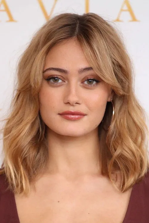 Ella Purnell photo