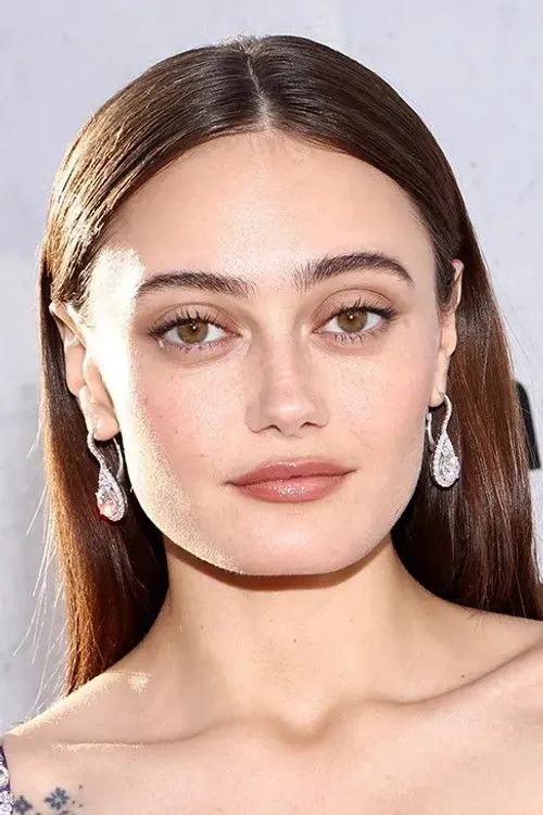 Ella Purnell photo