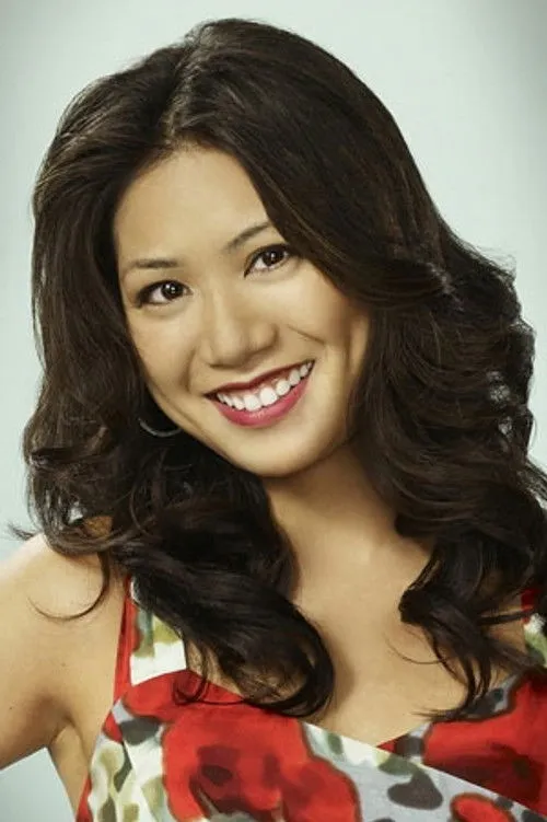 Liza Lapira photo