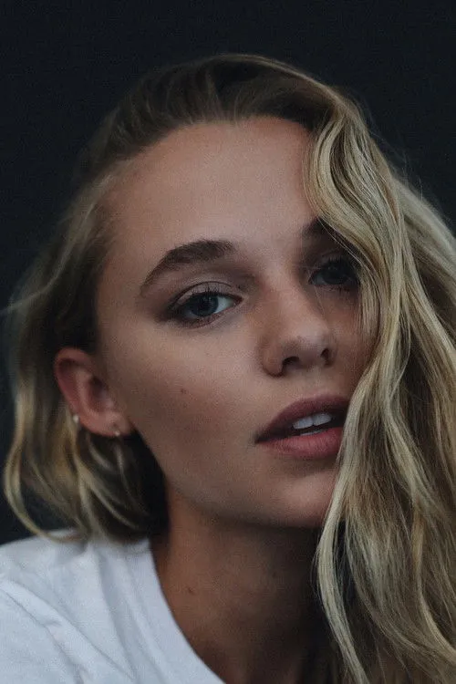 Madison Iseman photo