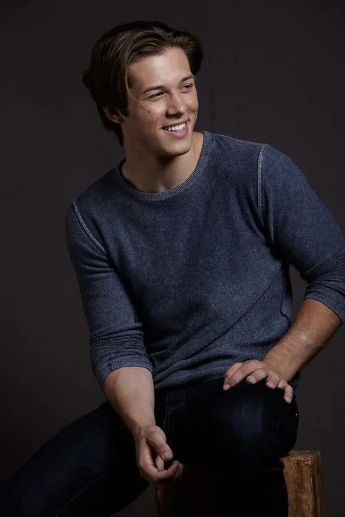 Leo Howard photo