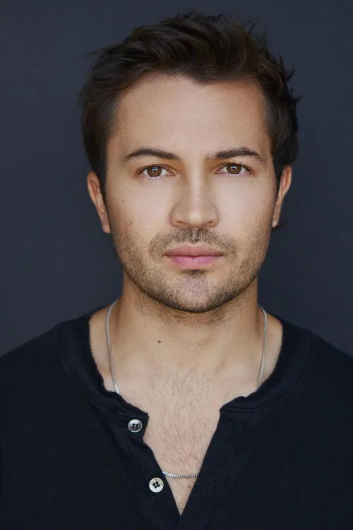 Taylor Gray photo