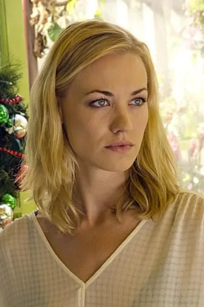 Yvonne Strahovski photo