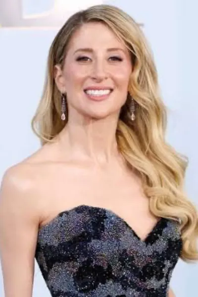 Caissie Levy photo