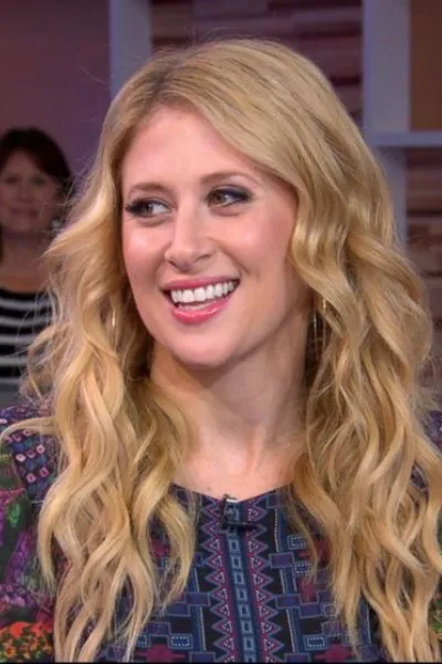 Caissie Levy photo
