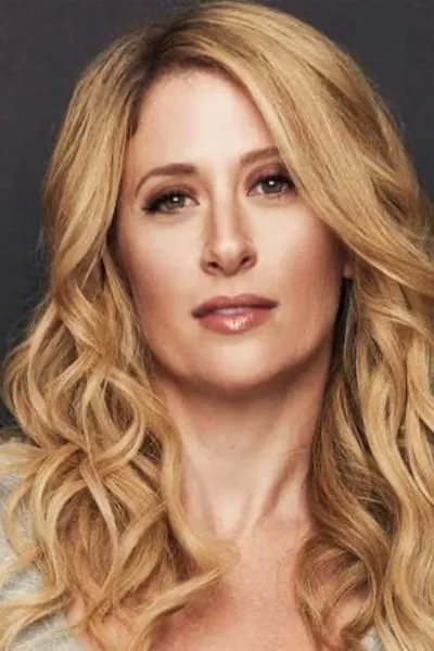 Caissie Levy photo