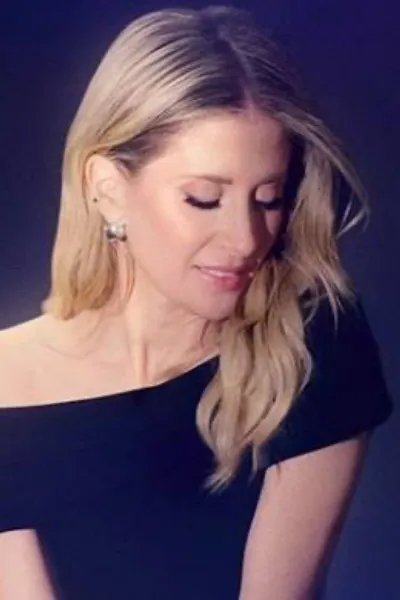 Caissie Levy photo