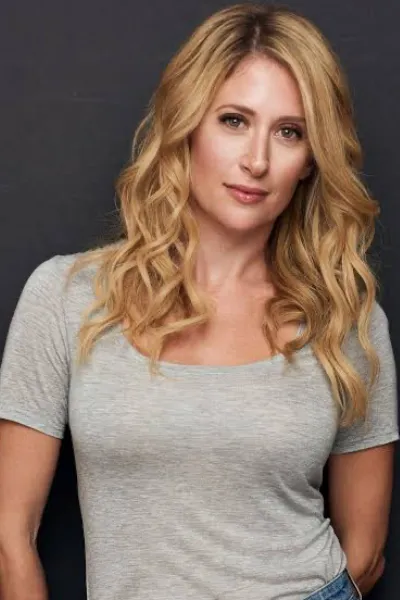 Caissie Levy photo