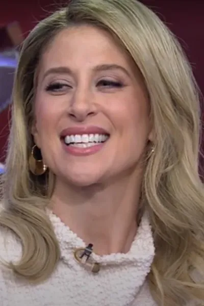 Caissie Levy photo