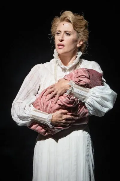 Caissie Levy photo