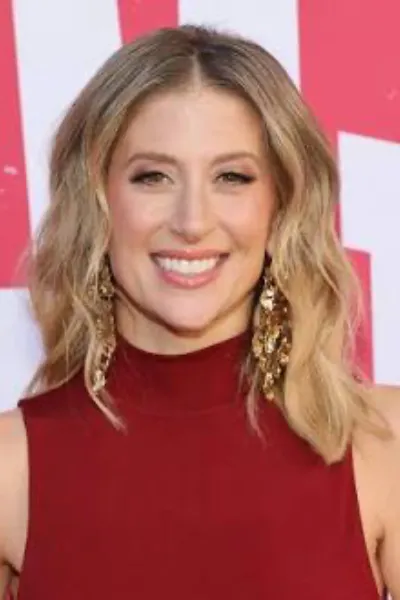 Caissie Levy photo