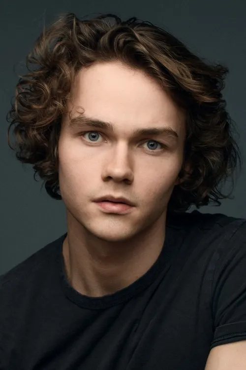 Levi Miller photo