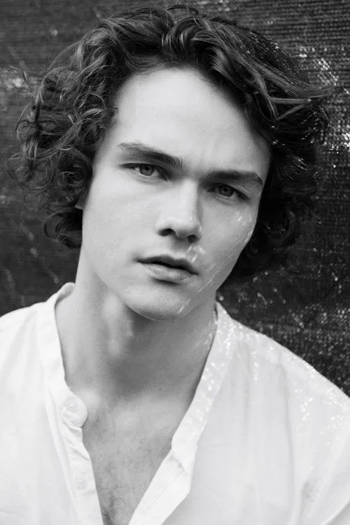Levi Miller photo