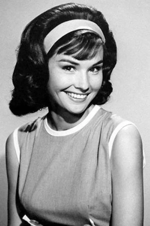 Lori Saunders