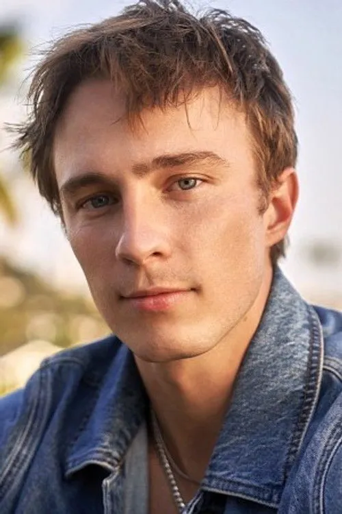 Drew Starkey photo