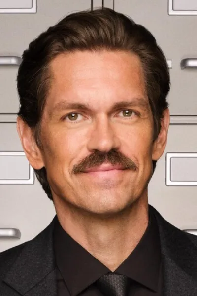 Steve Howey photo