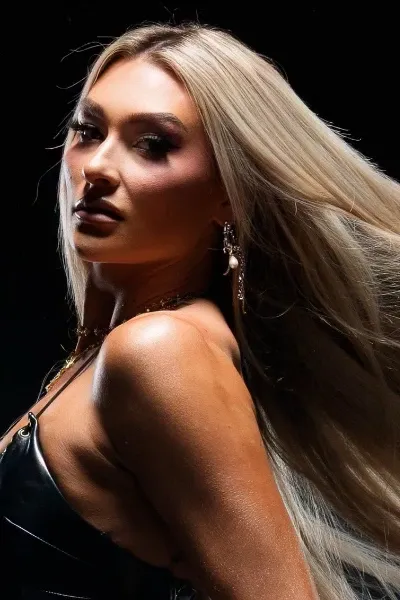 Izzi Dame photo