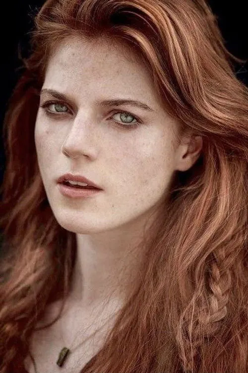 Rose Leslie photo
