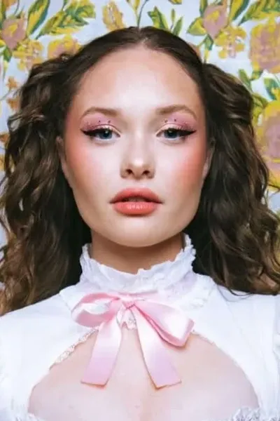 Zoe Colletti photo