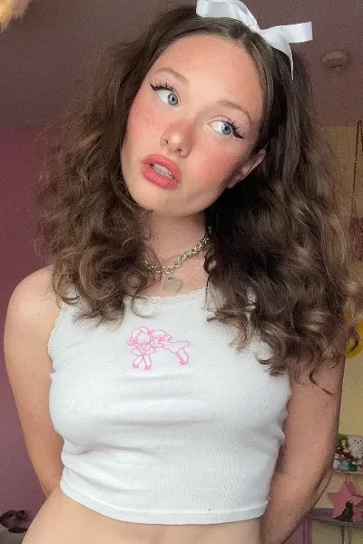 Zoe Colletti photo