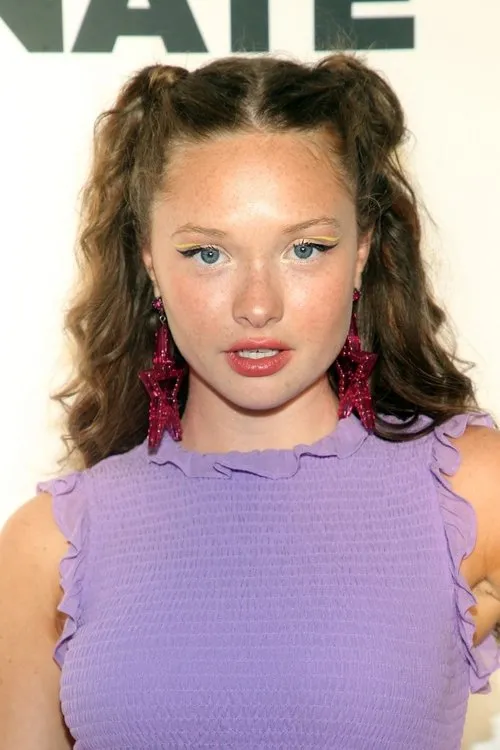 Zoe Colletti photo