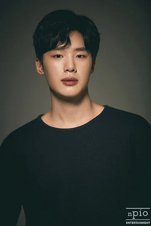 Kim Dong-hee photo