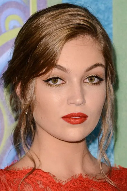 Lili Simmons photo