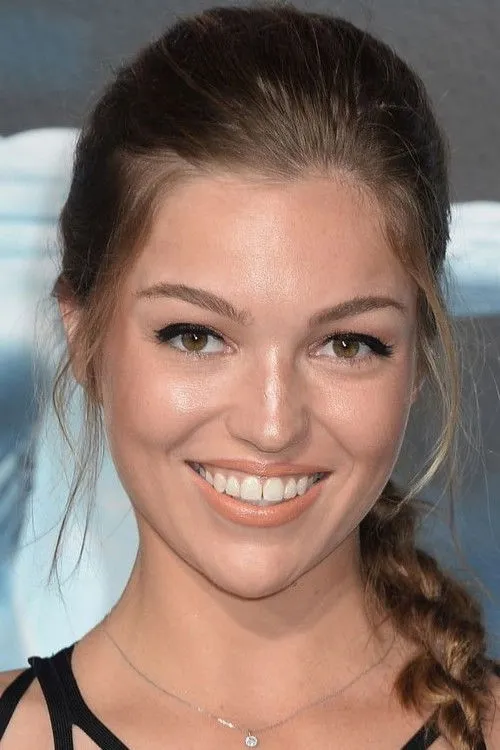 Lili Simmons photo
