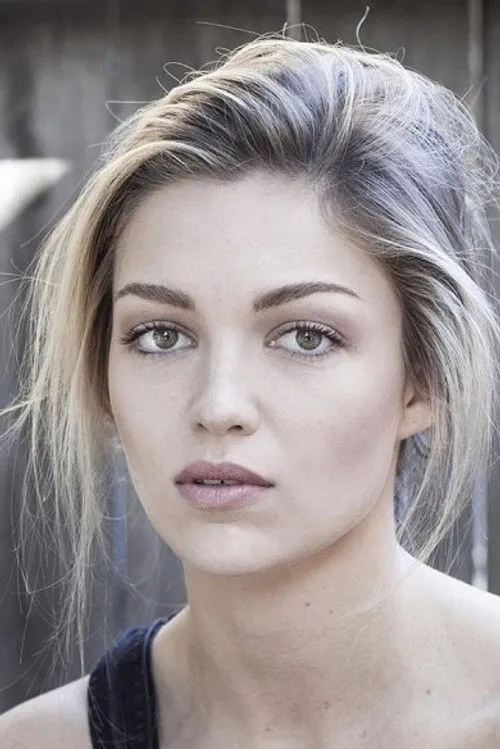 Lili Simmons photo