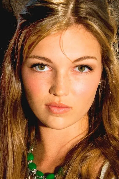 Lili Simmons photo