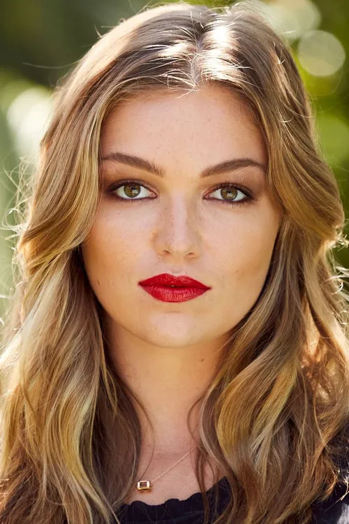Lili Simmons photo