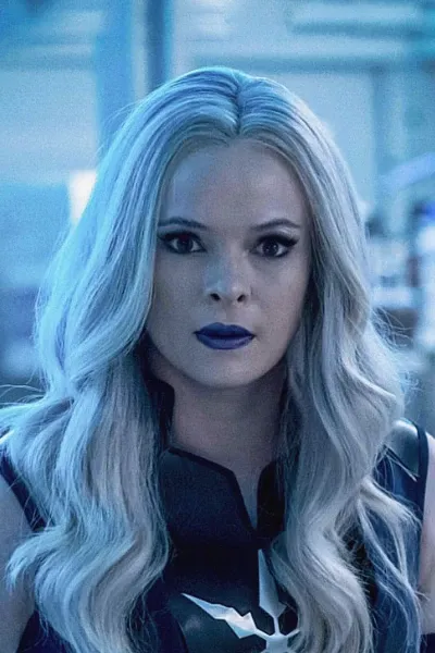 Caitlin Snow photo