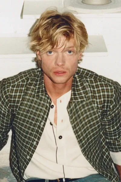 Tom Rhys Harries photo