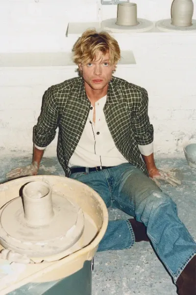 Tom Rhys Harries photo