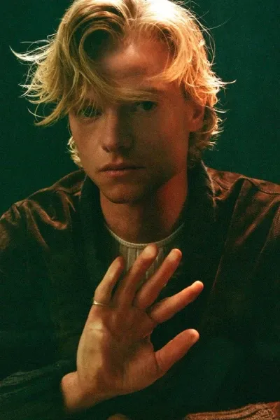 Tom Rhys Harries photo