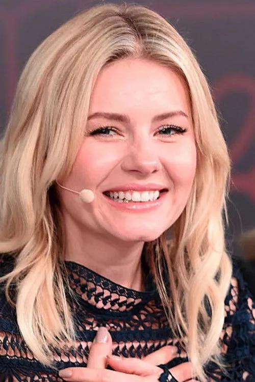 Elisha Cuthbert photo