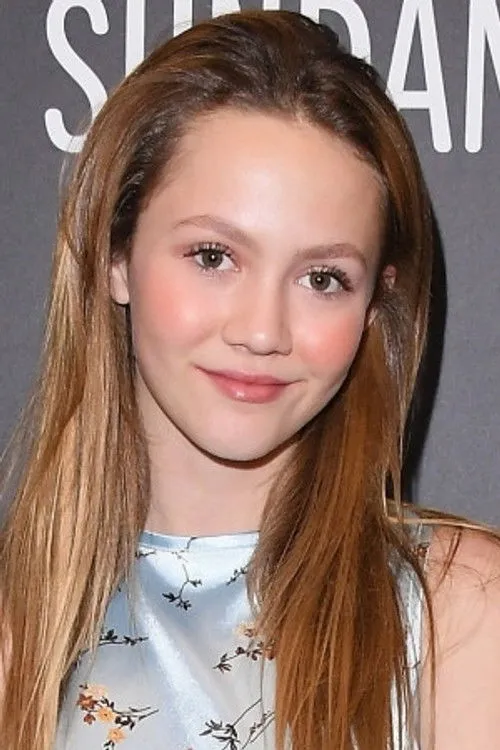 Iris Apatow photo