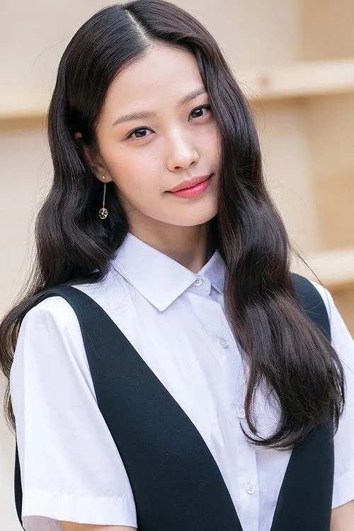 Go Min-si photo