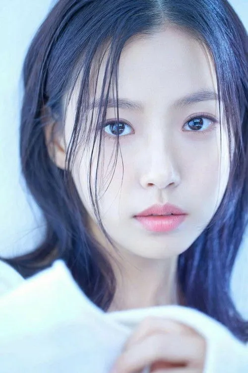 Go Min-si photo