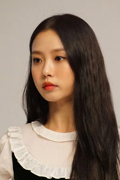 Go Min-si photo