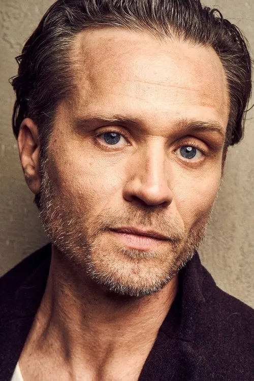 Seamus Dever photo