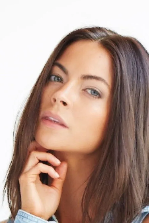 Caitlin Carver photo