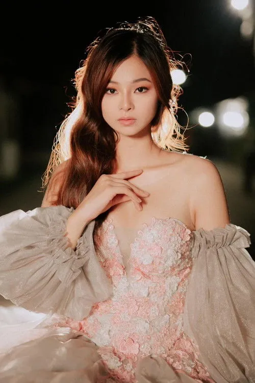 Angeli Khang photo
