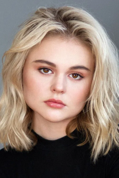 Emily Alyn Lind photo