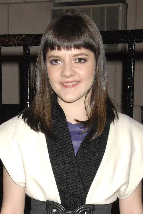 Madeleine Martin photo